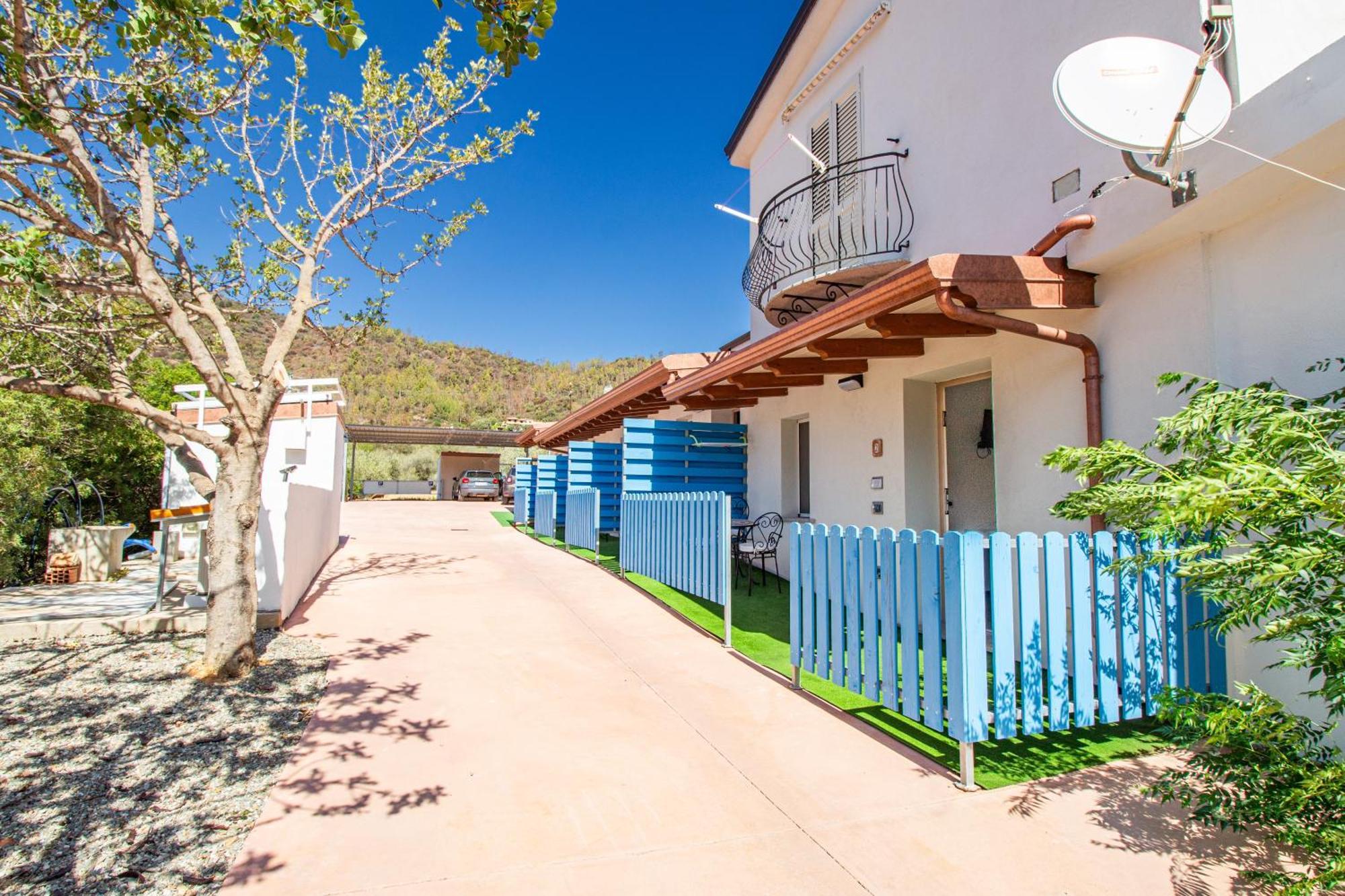 S'Omu E Chicchinu Rooms Cardedu Exterior photo