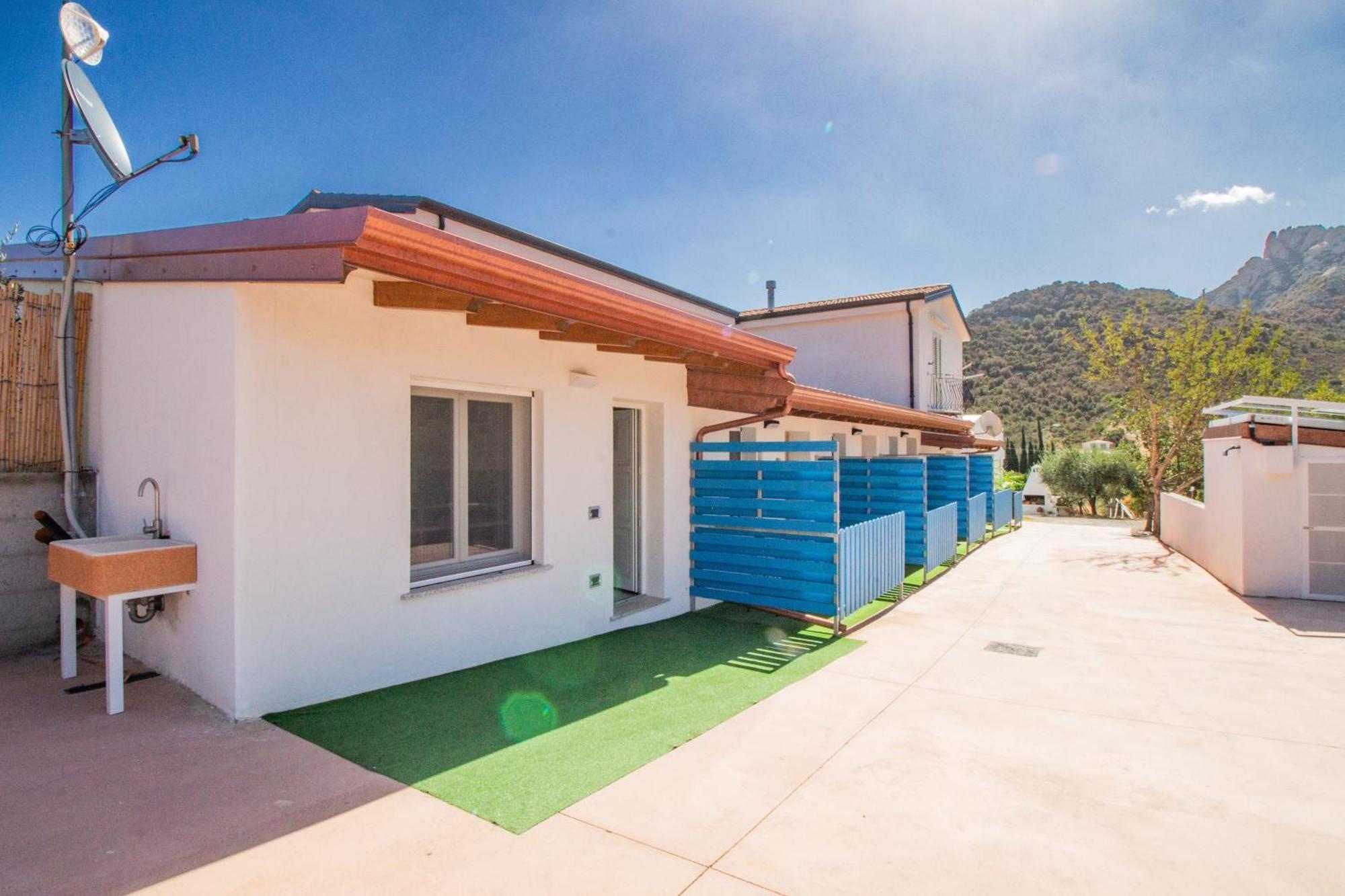 S'Omu E Chicchinu Rooms Cardedu Exterior photo